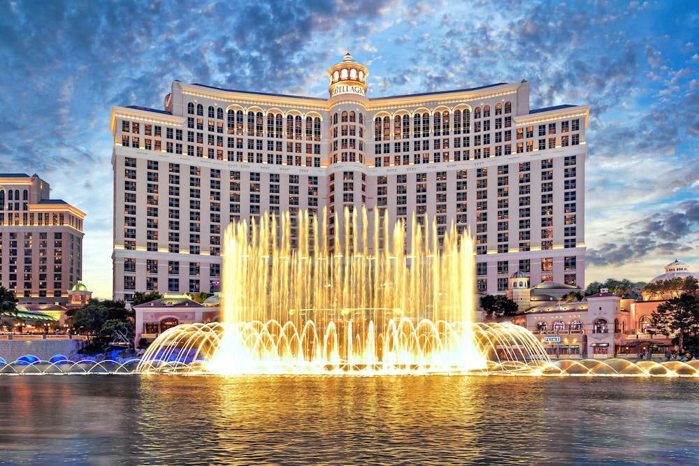 Bellagio dancing fountains and Lake Como-style lagoon on the Las Vegas Strip