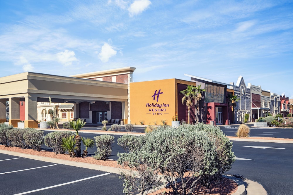 Holiday Inn Resort Mesquite by IHG exterior and garden courtyard in Mesquite Nevada